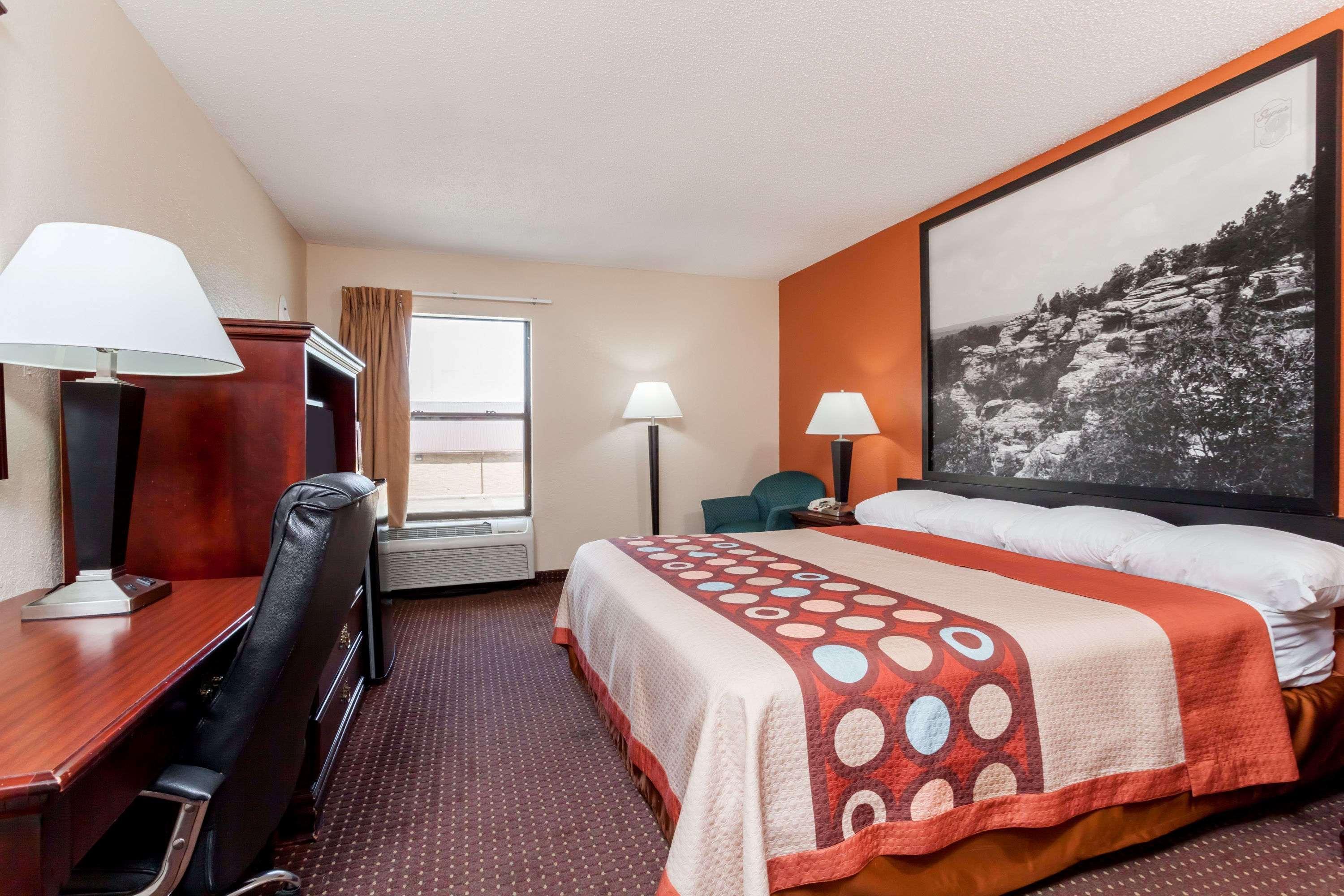 Super 8 By Wyndham Harrisburg Hotel Exterior photo