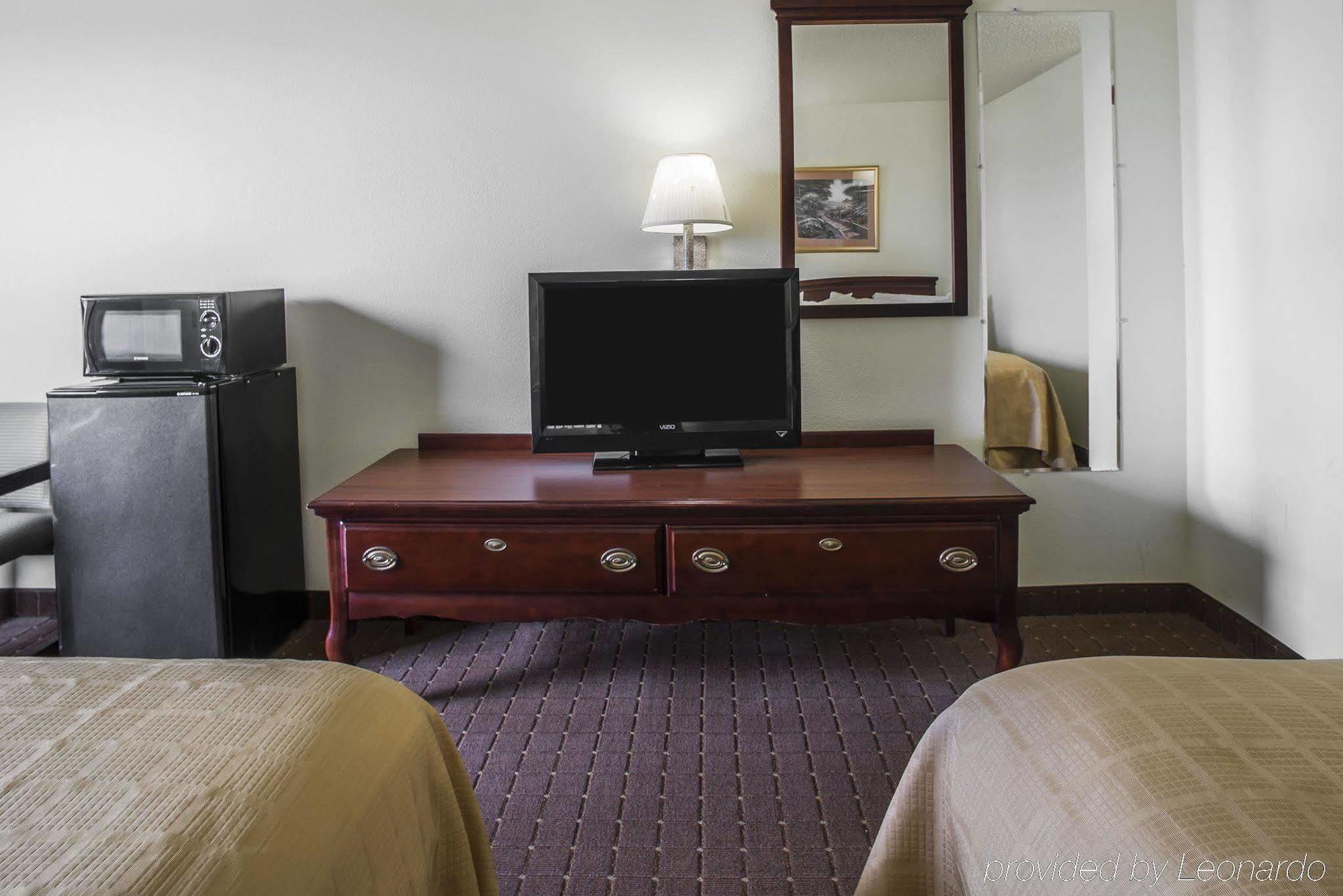 Super 8 By Wyndham Harrisburg Hotel Exterior photo