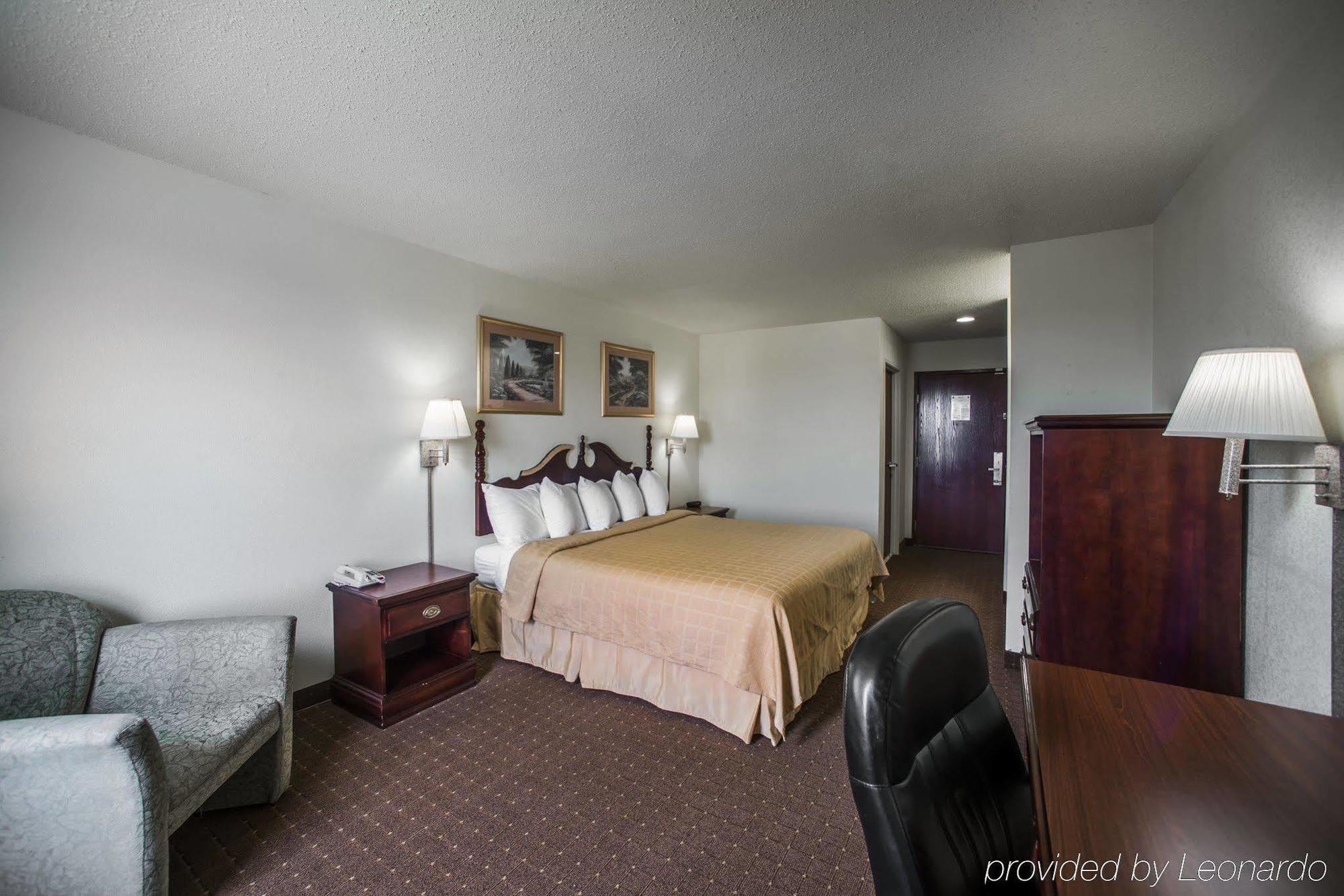 Super 8 By Wyndham Harrisburg Hotel Exterior photo